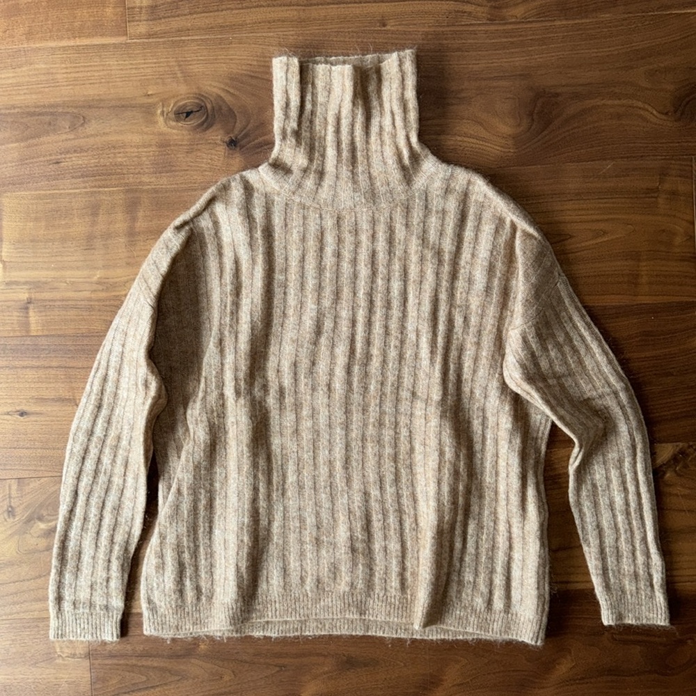 JUST FEMALE WOOL camel turtleneck jumper / xs sweater